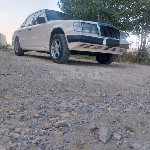 Mercedes E 200 1990, 179,568 km - 2.0 л - Bakı