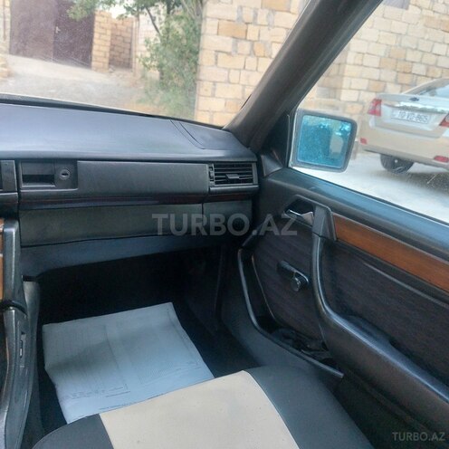 Mercedes E 200 1990, 179,568 km - 2.0 л - Bakı