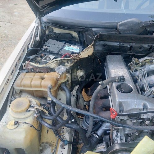 Mercedes E 200 1990, 179,568 km - 2.0 л - Bakı