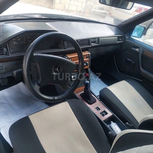 Mercedes E 200 1990, 179,568 km - 2.0 л - Bakı