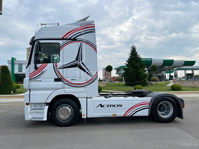 Mercedes Actros 1844 2011, 860,000 km - 12.0 l - Mingəçevir