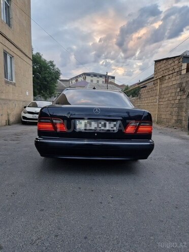 Mercedes E 220 2000, 321,363 km - 2.2 l - Bakı