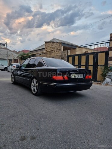 Mercedes E 220 2000, 321,363 km - 2.2 l - Bakı