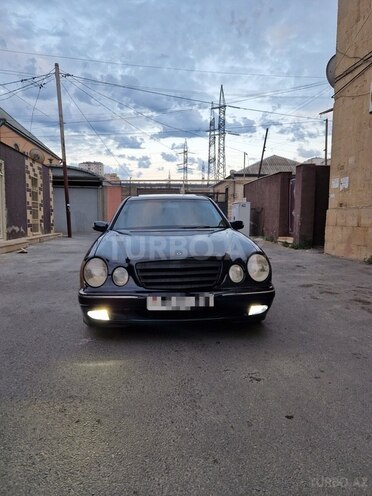Mercedes E 220 2000, 321,363 km - 2.2 l - Bakı