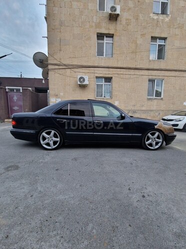 Mercedes E 220 2000, 321,363 km - 2.2 l - Bakı