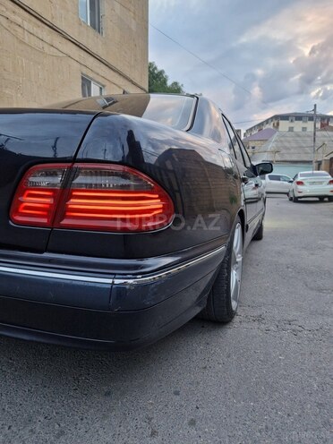 Mercedes E 220 2000, 321,363 km - 2.2 l - Bakı