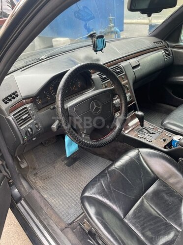 Mercedes E 230 1996, 259,000 km - 2.3 l - Bakı