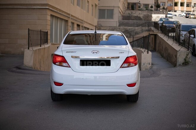 Hyundai Accent 2015, 131,000 km - 1.6 l - Bakı
