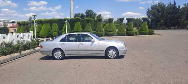 Mercedes E 240 2000, 235,946 km - 2.4 л - Ağcabədi
