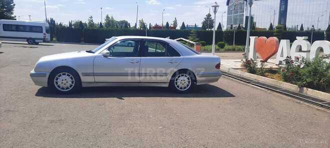Mercedes E 240 2000, 235,946 km - 2.4 л - Ağcabədi