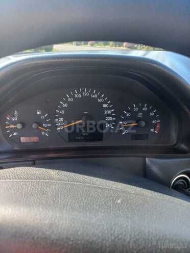Mercedes E 240 2000, 235,946 km - 2.4 л - Ağcabədi
