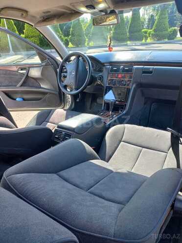 Mercedes E 240 2000, 235,946 km - 2.4 л - Ağcabədi