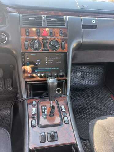 Mercedes E 240 2000, 235,946 km - 2.4 л - Ağcabədi