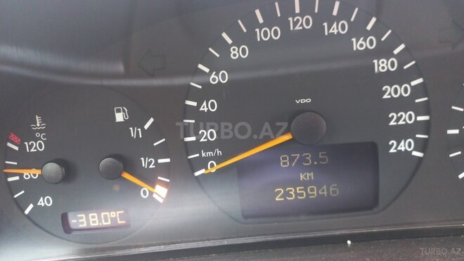Mercedes E 240 2000, 235,946 km - 2.4 л - Ağcabədi