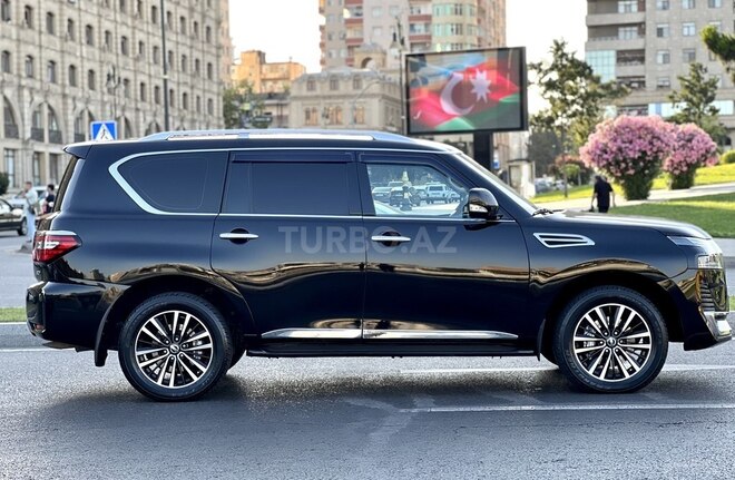 Nissan Patrol 2010, 192,121 km - 5.6 l - Bakı