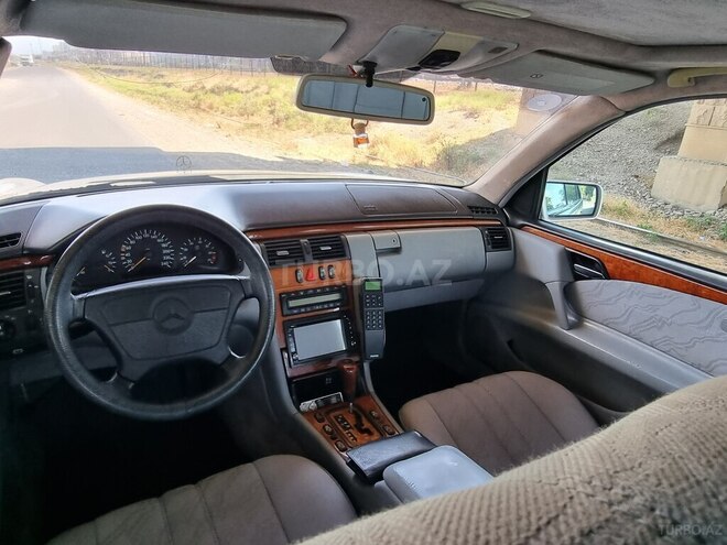 Mercedes E 240 1998, 300,000 km - 2.4 l - Bakı