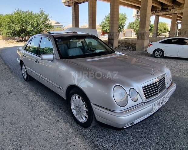 Mercedes E 240 1998, 300,000 km - 2.4 l - Bakı