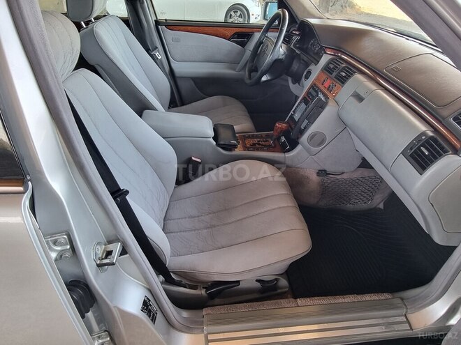 Mercedes E 240 1998, 300,000 km - 2.4 l - Bakı