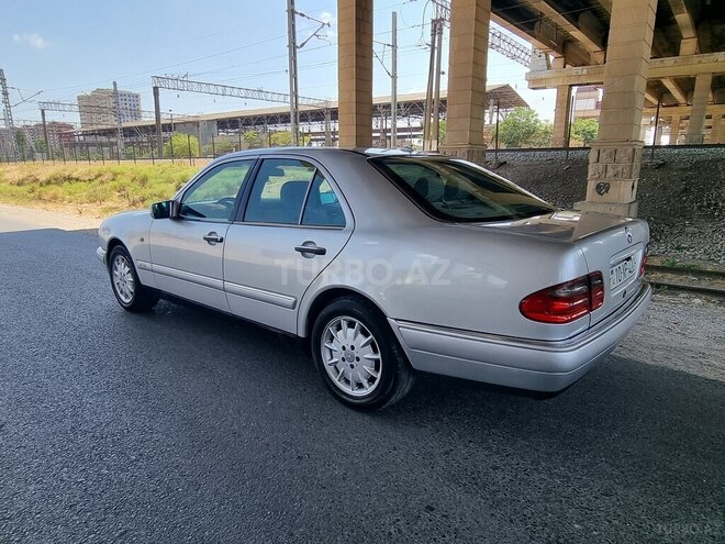 Mercedes E 240 1998, 300,000 km - 2.4 l - Bakı