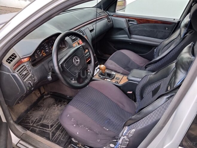 Mercedes E 220 1996, 231,802 km - 2.2 l - Bakı