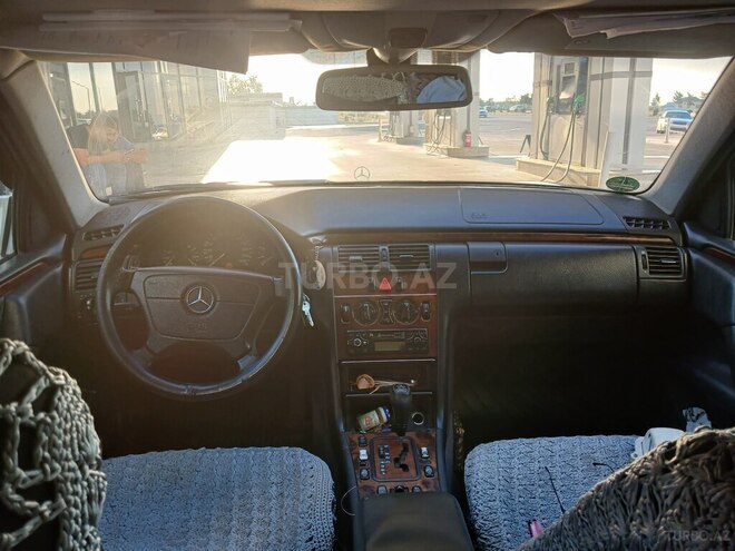 Mercedes E 240 1999, 336,821 km - 2.4 l - Bakı