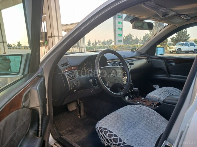 Mercedes E 240 1999, 336,821 km - 2.4 l - Bakı