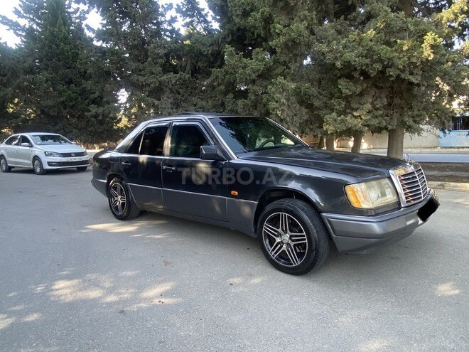 Mercedes E 220 1993, 352,000 km - 2.2 l - Bakı