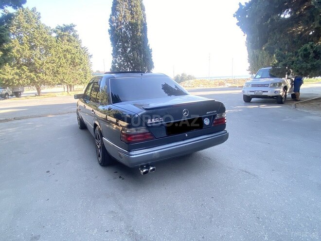 Mercedes E 220 1993, 352,000 km - 2.2 l - Bakı