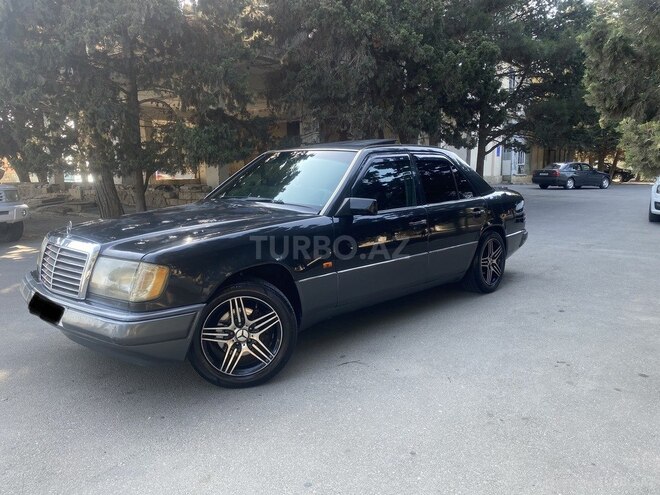 Mercedes E 220 1993, 352,000 km - 2.2 l - Bakı