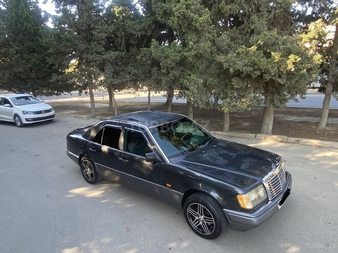 Mercedes E 220 1993, 352,000 km - 2.2 l - Bakı