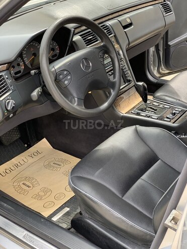 Mercedes E 320 2001, 95,440 km - 3.2 l - Bakı