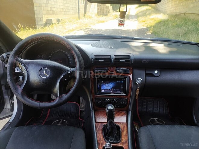 Mercedes C 200 2001, 290,000 km - 2.0 л - Qusar
