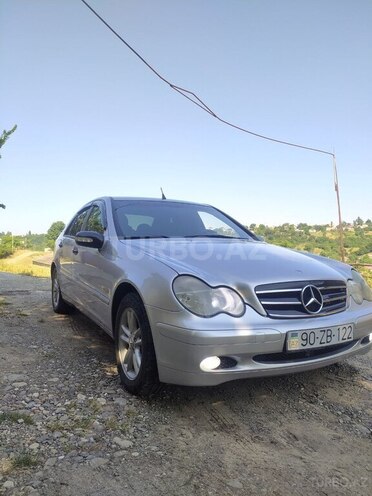 Mercedes C 200 2001, 290,000 km - 2.0 л - Qusar