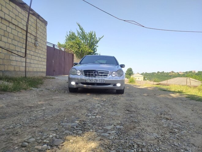 Mercedes C 200 2001, 290,000 km - 2.0 л - Qusar
