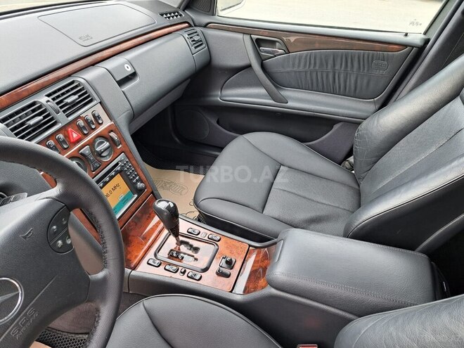 Mercedes E 220 2000, 290,000 km - 2.2 l - Balakən