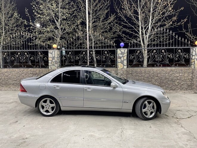 Mercedes C 320 2001, 205,435 km - 3.2 l - Mingəçevir