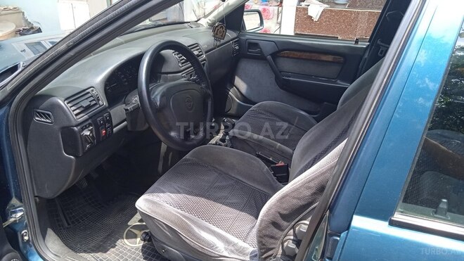 Opel Vectra 1995, 292,000 km - 1.8 л - Gəncə