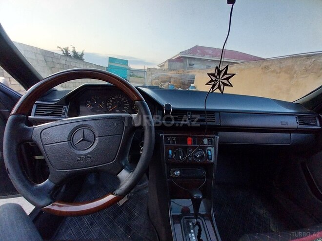 Mercedes E 220 1994, 300,000 km - 2.2 л - Bakı