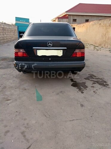 Mercedes E 220 1994, 300,000 km - 2.2 л - Bakı