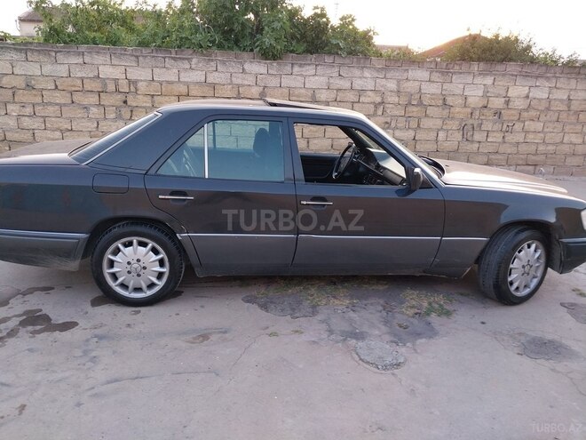 Mercedes E 220 1994, 300,000 km - 2.2 л - Bakı