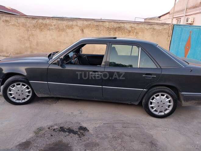 Mercedes E 220 1994, 300,000 km - 2.2 л - Bakı