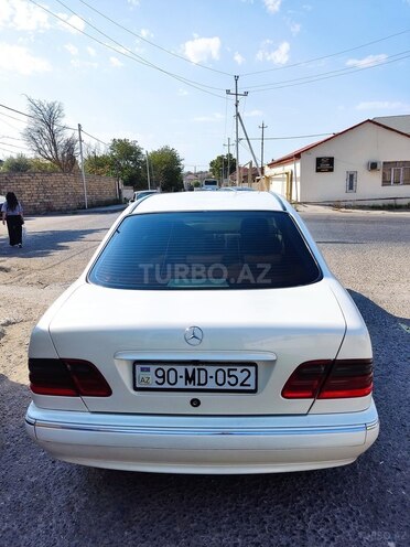 Mercedes E 220 2001, 170,214 km - 2.2 l - Bakı