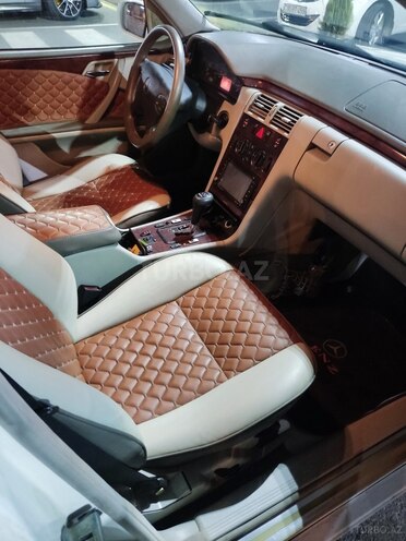 Mercedes E 220 2001, 170,214 km - 2.2 l - Bakı