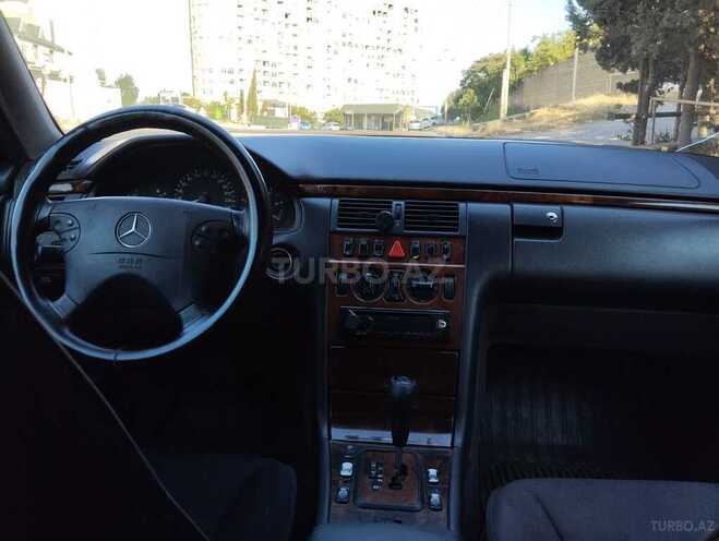 Mercedes E 220 2000, 650,000 km - 2.2 л - Bakı