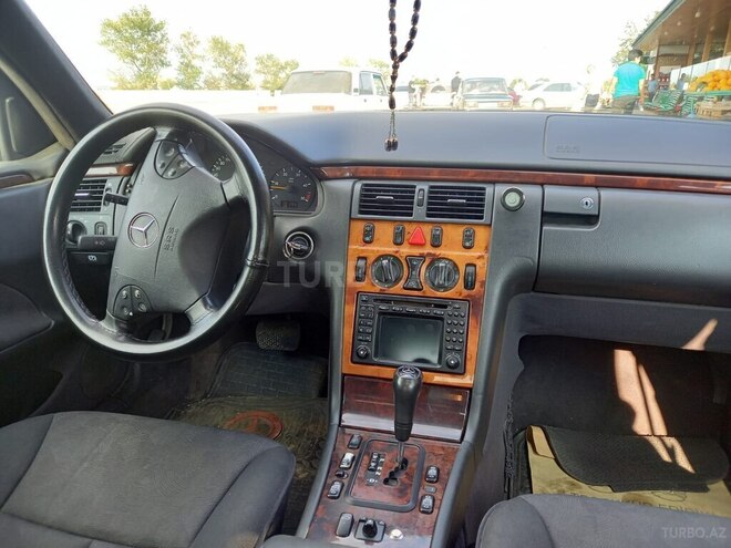Mercedes E 220 2000, 283,000 km - 2.2 л - Bakı