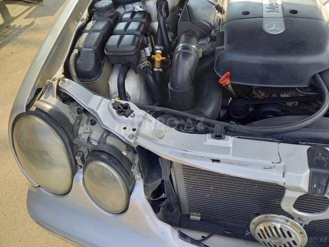 Mercedes E 220 2000, 283,000 km - 2.2 л - Bakı