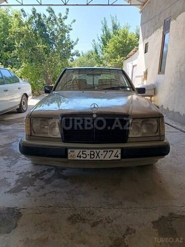 Mercedes E 230 1987, 378,958 km - 2.3 l - Gəncə