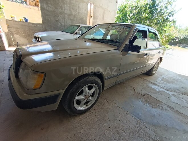 Mercedes E 230 1987, 378,958 km - 2.3 l - Gəncə