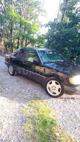 Mercedes E 200 1992, 667,000 km - 2.0 л - Şəki