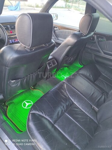 Mercedes E 280 2000, 420,000 km - 2.8 л - Salyan
